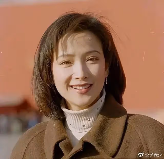 她不顧一切嫁給3婚的許亞軍，兒子2歲時又離婚，如今過得怎樣了？