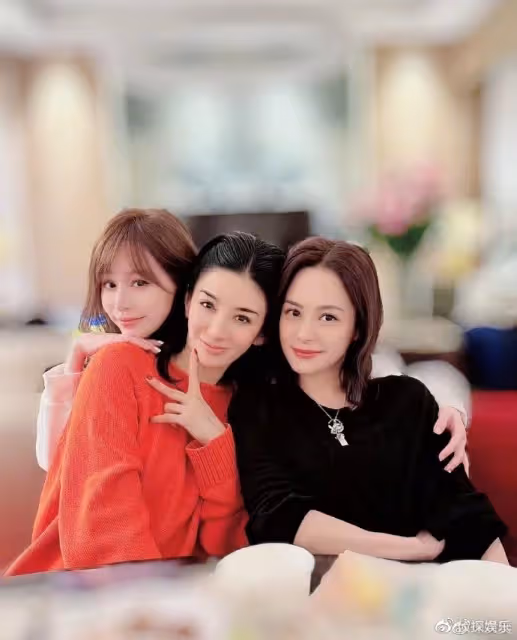 黃奕曬浪姐3聚會照,與阿嬌王心凌同框比美,40+姐姐一個賽一個美