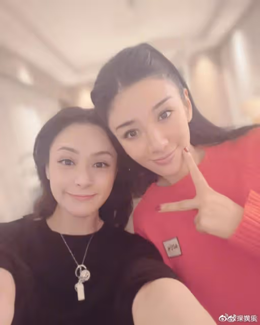 黃奕曬浪姐3聚會照,與阿嬌王心凌同框比美,40+姐姐一個賽一個美
