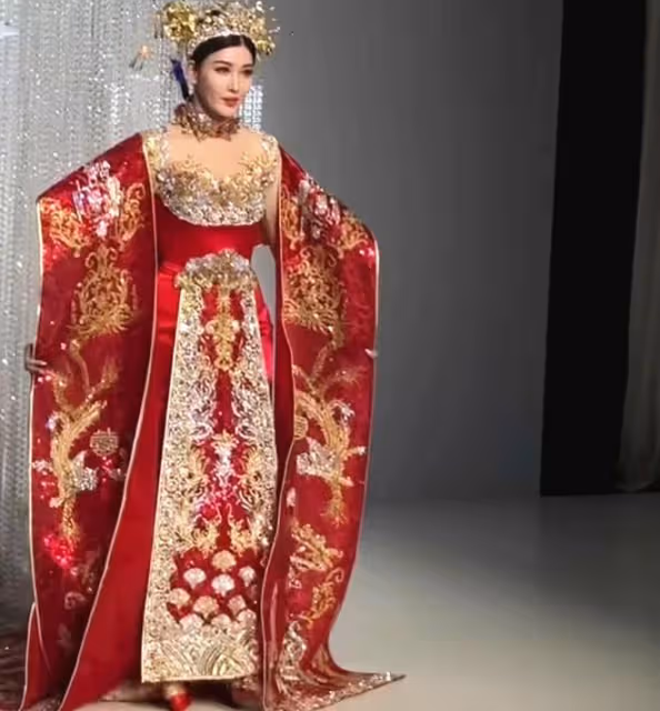 一眾港星上海走秀！齊穿中式禮服太耀眼，江華仍帥氣米雪氣質好