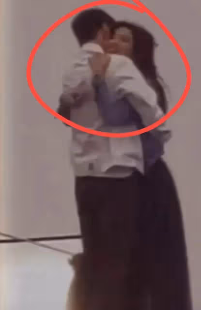 網曝楊洋王楚然同游馬爾地夫,疑似海邊激吻,女方粉絲澄清又秒刪