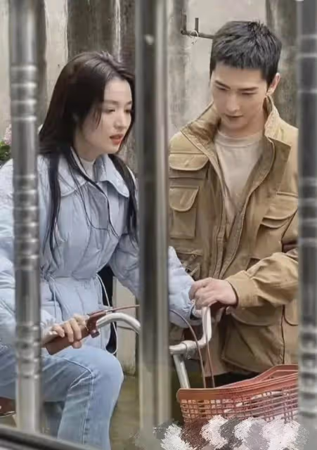 網曝楊洋王楚然同游馬爾地夫,疑似海邊激吻,女方粉絲澄清又秒刪