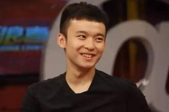 靠媽上位董子健，公開回應與邱天戀情，難道孫怡是被逼離婚？
