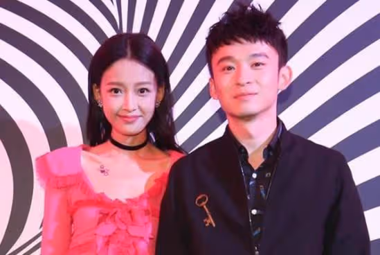 靠媽上位董子健，公開回應與邱天戀情，難道孫怡是被逼離婚？
