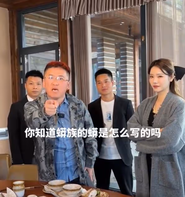 姜濤：《狂飆》熱度蹭個不停，頭戴安全帽，模仿高啟強認「乾爹」
