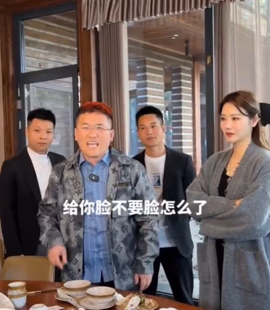 姜濤：《狂飆》熱度蹭個不停，頭戴安全帽，模仿高啟強認「乾爹」