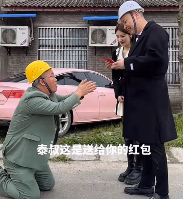 姜濤：《狂飆》熱度蹭個不停，頭戴安全帽，模仿高啟強認「乾爹」