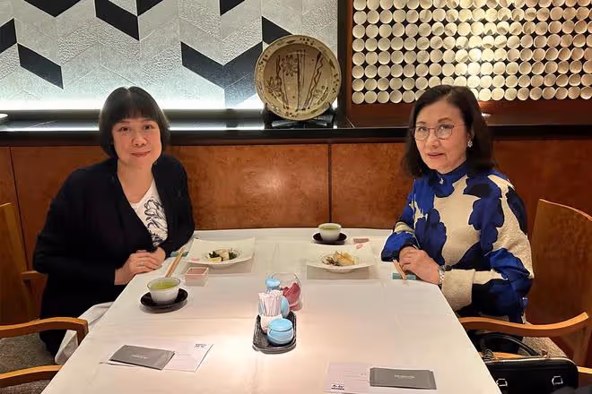 億萬富婆汪明荃又認乾女兒!75歲保養得宜氣質好,母女同框像姐妹
