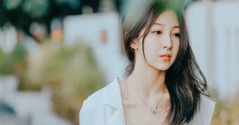 丈夫是個窩囊廢，我出軌都不吭聲，離婚後才發現，他把我當猴耍！