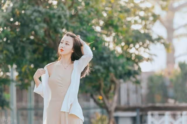 丈夫是個窩囊廢，我出軌都不吭聲，離婚後才發現，他把我當猴耍！