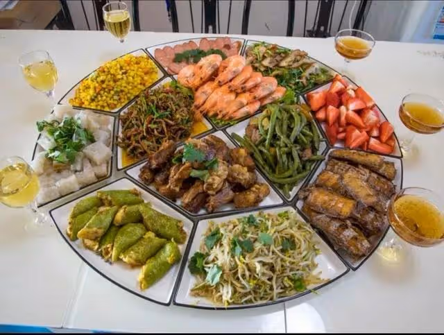 婆婆剛退休，兒媳就說:「媽，單元食堂招切配，我給您報了名」