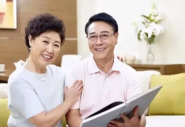 婆婆剛退休，兒媳就說:「媽，單元食堂招切配，我給您報了名」