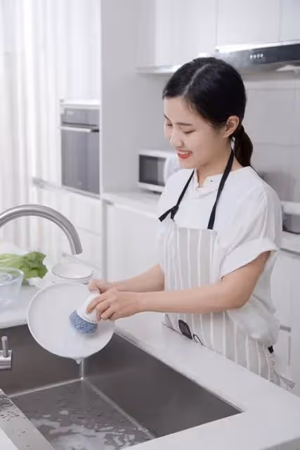 幫兒子帶娃7年,孫子大了我也老了該回家了,兒媳阻攔:您不能走
