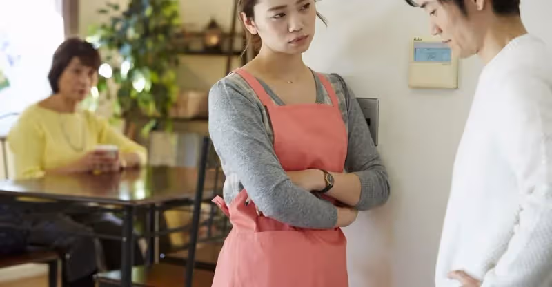 積蓄都給了兒子，去養老卻被罵吃白食，幸虧我留了一手