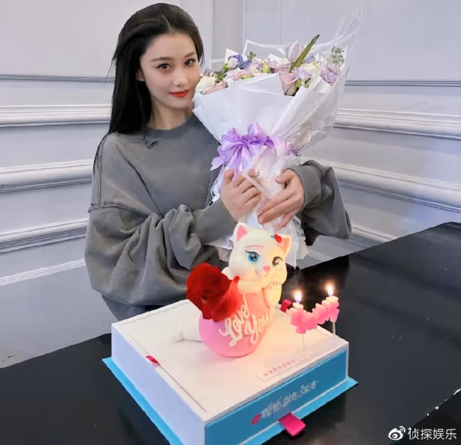 36歲張馨予曬老公視角慶生,何捷送嬌妻獨角獸玫瑰,浪漫又甜蜜