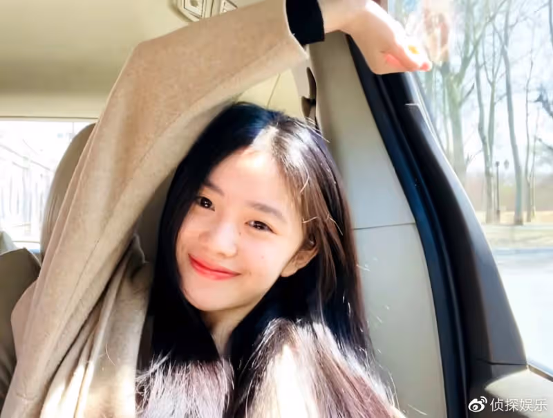 22歲劉浩存近照被質疑整容換臉，工作曬室live圖闢謠，力證天然美