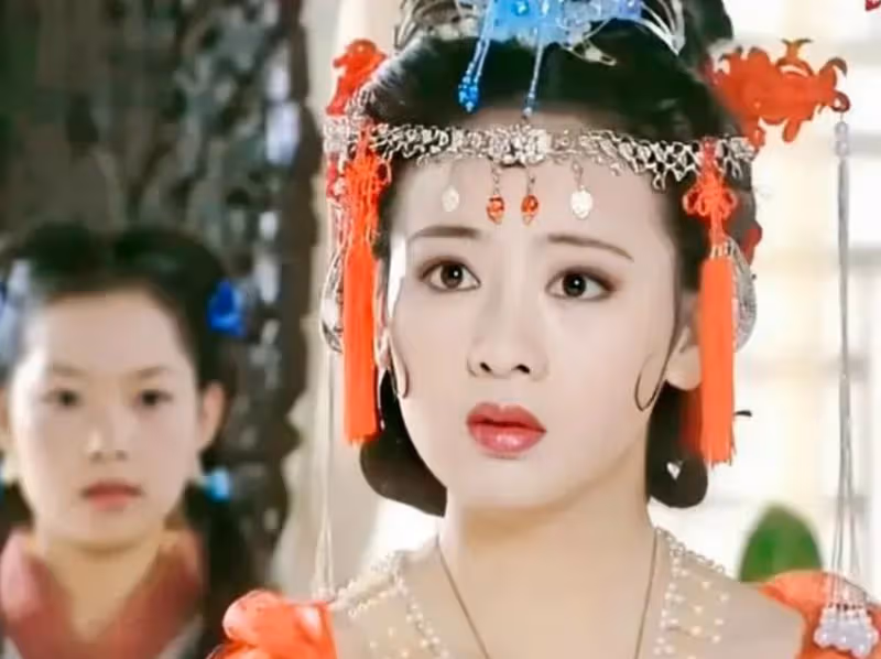 她靠一部劇吃一輩子,二婚嫁一名窮小子,如今丈夫紅到令人嫉妒