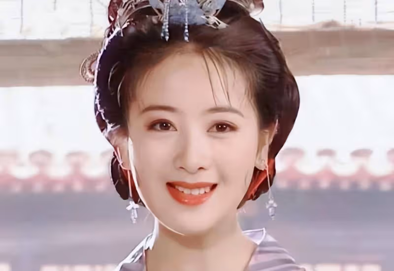 她靠一部劇吃一輩子,二婚嫁一名窮小子,如今丈夫紅到令人嫉妒