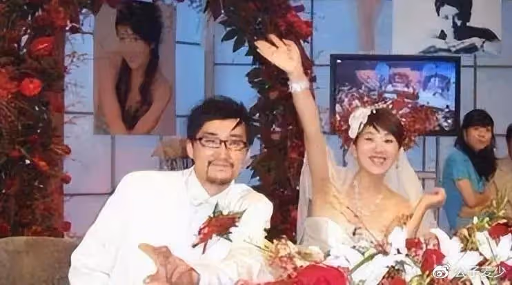 她靠一部劇吃一輩子,二婚嫁一名窮小子,如今丈夫紅到令人嫉妒
