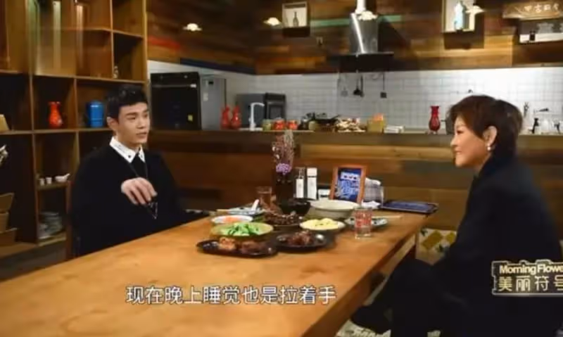 她靠一部劇吃一輩子,二婚嫁一名窮小子,如今丈夫紅到令人嫉妒