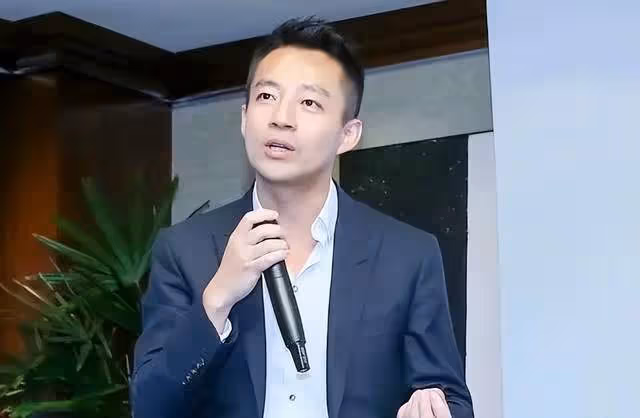張蘭被曝拖欠90萬工資,疑另有隱情,涉事員工曾偷摸賺外快被抓包