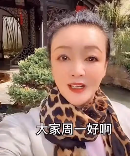 張蘭被曝拖欠90萬工資,疑另有隱情,涉事員工曾偷摸賺外快被抓包