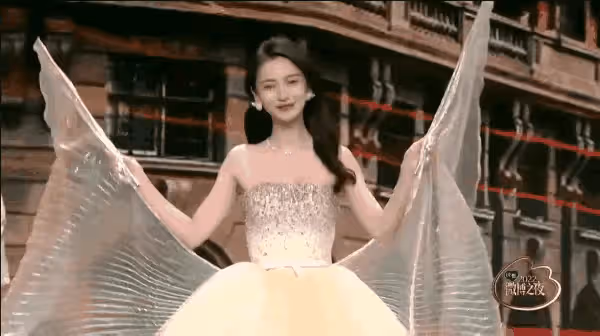 黃曉明帶葉珂公園玩滑板,疑似好事將近,網友評葉珂顏值不如楊穎