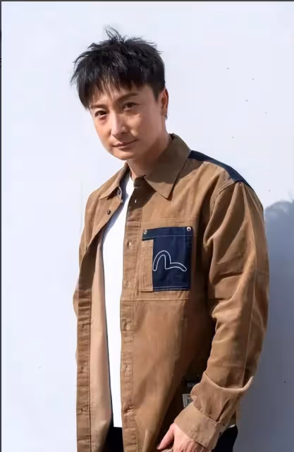 香港知名男星發照片被指消費前女友,被傳身家過億,想有個家