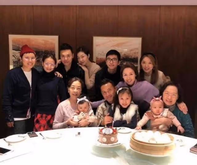 高貴大方!香港名模回家鄉南京出席活動,嫁豪門嫌貴婦生活太悶