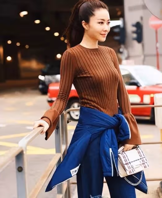 高貴大方!香港名模回家鄉南京出席活動,嫁豪門嫌貴婦生活太悶
