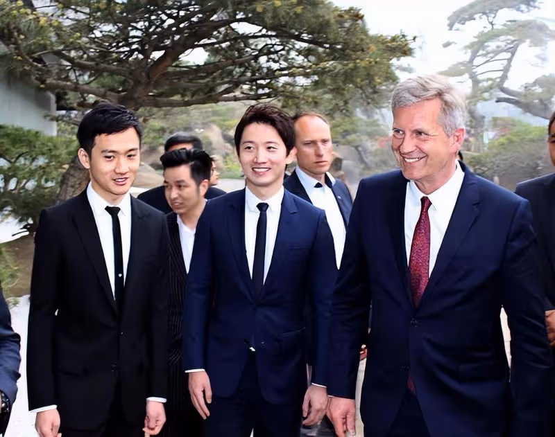 羅昊、羅成戀情曝光,哥倆帶女友約會開房,自曝爸爸愛高顏值兒媳