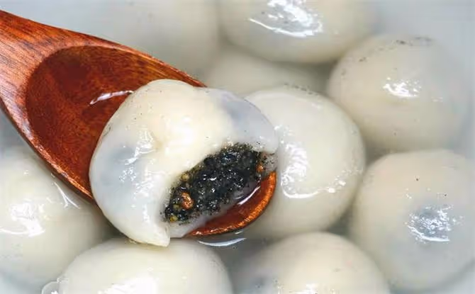 做湯圓時,和面水溫最重要,從裡到外教會你,皮薄餡大好吃好看