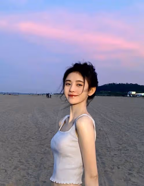 鞠婧禕曬海邊清涼照，鎖骨小蠻腰盡收眼底，終於相信她只有76斤了