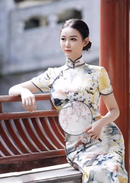中國版卡戴珊，擁有完美翹臀，穿旗袍「花瓶」曲線吸睛