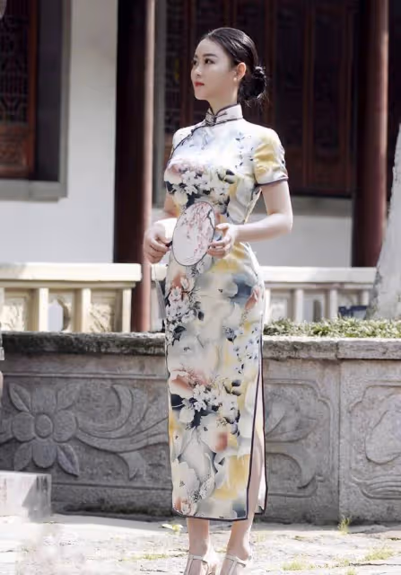 中國版卡戴珊，擁有完美翹臀，穿旗袍「花瓶」曲線吸睛