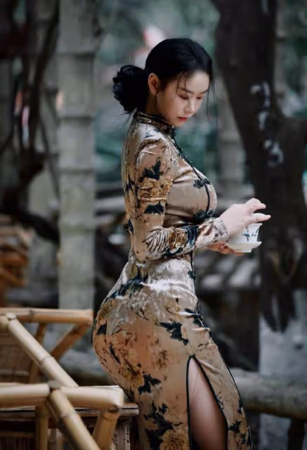 中國版卡戴珊，擁有完美翹臀，穿旗袍「花瓶」曲線吸睛