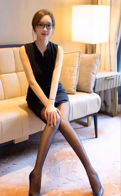 黑色典雅的包臀裙職業裝！幹練又不失性感！這樣的秘書你喜歡嗎