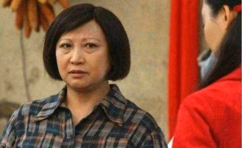 昨天小叔子結婚，婆婆和老公不讓我去，看到婚禮照片我怒提失婚！