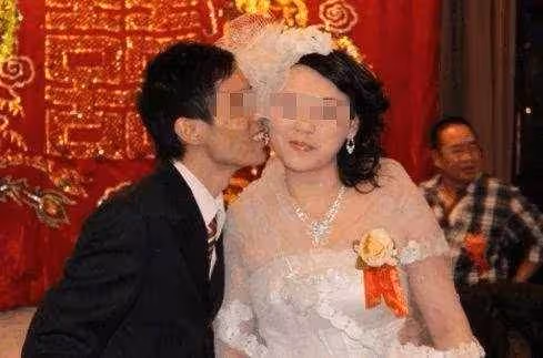昨天小叔子結婚，婆婆和老公不讓我去，看到婚禮照片我怒提失婚！