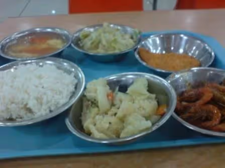 男大生每天到自助餐廳「點兩碗白飯」!離開時都會偷偷流淚 18年後再次相見「店老闆不禁痛哭」