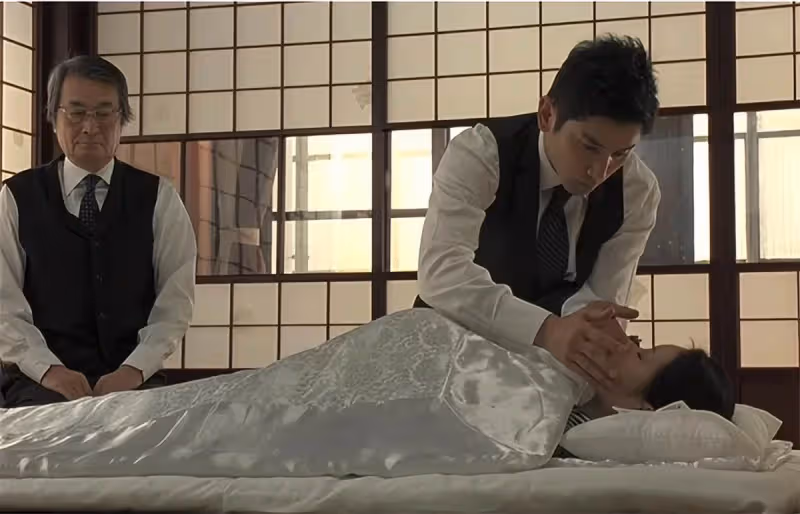 千萬不要盲目「用手觸摸逝者身體」入殮師給出忠告:「與恐懼無關」就算是最親的人也不行!