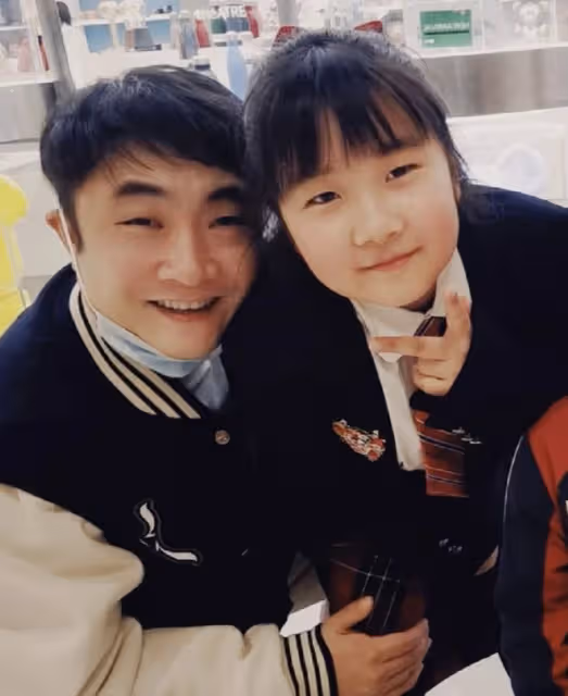 喬杉妻子曬全家福為長女慶生,9歲垛垛像爸爸,繼承喬杉小眼睛