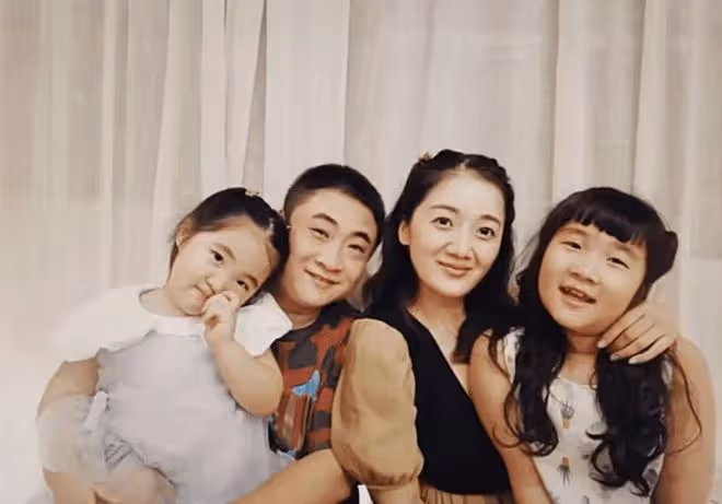 喬杉妻子曬全家福為長女慶生,9歲垛垛像爸爸,繼承喬杉小眼睛