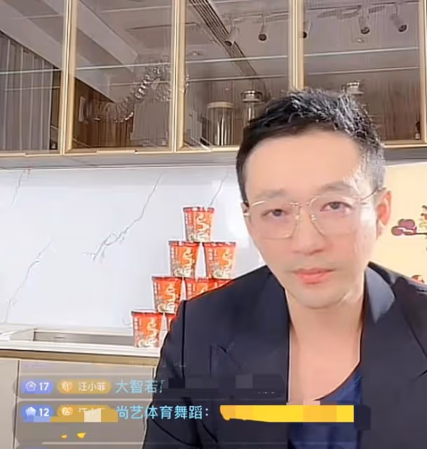 太委屈?汪小菲深夜直播崩潰痛哭,被孟賀威脅要報他與張穎穎黑料