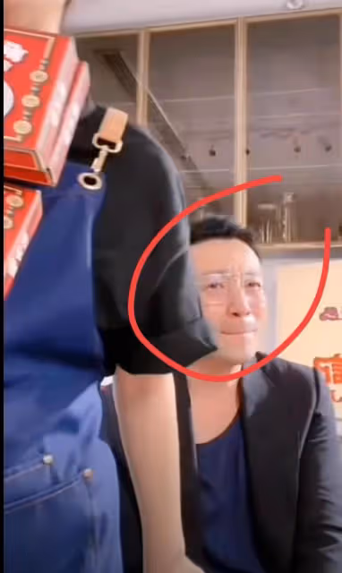 太委屈?汪小菲深夜直播崩潰痛哭,被孟賀威脅要報他與張穎穎黑料