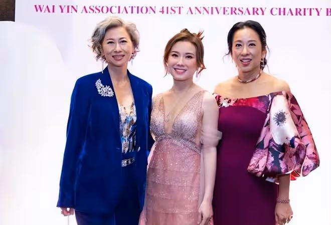 多位港星富太聚集活動,朱玲玲穩站C位,葉倩文趙雅芝共同亮相