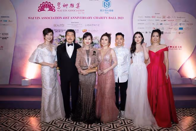 多位港星富太聚集活動，朱玲玲穩站C位，葉倩文趙雅芝共同亮相