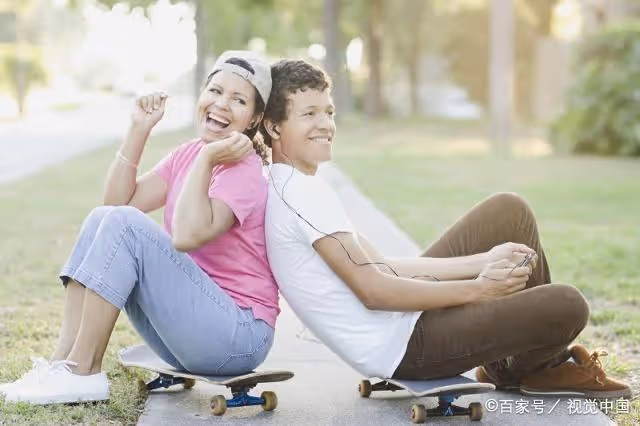 離婚時前夫給我一套房 補償十萬 我去銀行取錢 看到餘額 我氣懵了