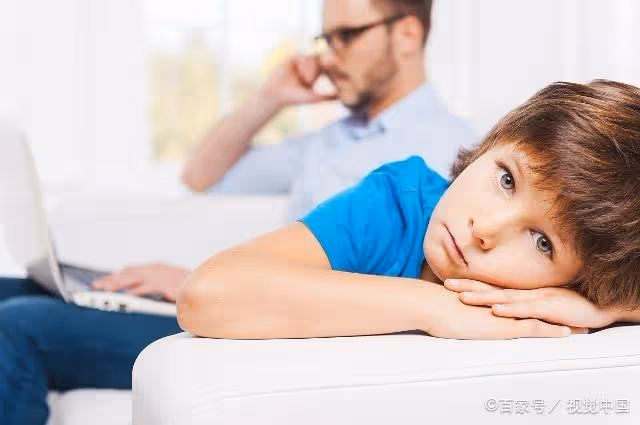 離婚時前夫給我一套房 補償十萬 我去銀行取錢 看到餘額 我氣懵了