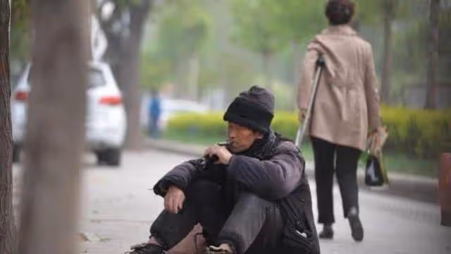 大哥入贅後從不和家裡聯繫 五年后街頭偶遇 我愣住了